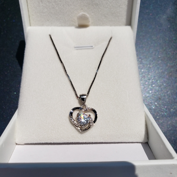 Women’s Heart Necklace 999 Sterling Silver New - Picture 4 of 4